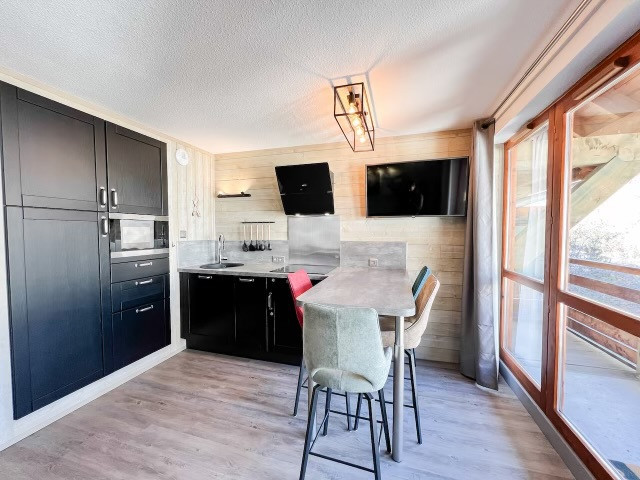 CUISINE - STUDIO DUPLEX - CHALETS DU GALIBIER C21 - LE MOULIN BENJAMIN VALLOIRE CUISINE - STUDIO DUPLEX - CHALETS DU GALIBIER C21 - LE MOULIN BENJAMIN VALLOIRE