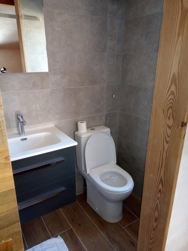 SALLE D'EAU - APPARTEMENT BON ACCUEIL 26 27 VALLOIRE CENTRE SALLE D'EAU - APPARTEMENT BON ACCUEIL 26 27 VALLOIRE CENTRE