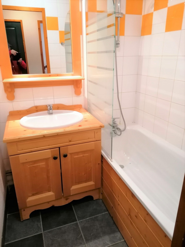 SALLE DE BAINS - APPARTEMENT F24 CHALETS DU GALIBIER 1 - VALLOIRE MOULIN BENJAMIN SALLE DE BAINS - APPARTEMENT F24 CHALETS DU GALIBIER 1 - VALLOIRE MOULIN BENJAMIN