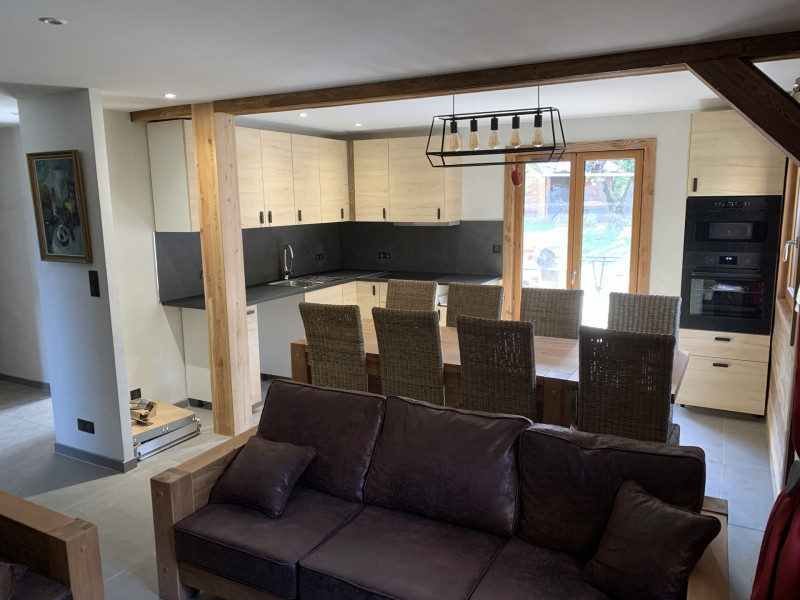 _lv_images__lot_0090070683_03_37195672