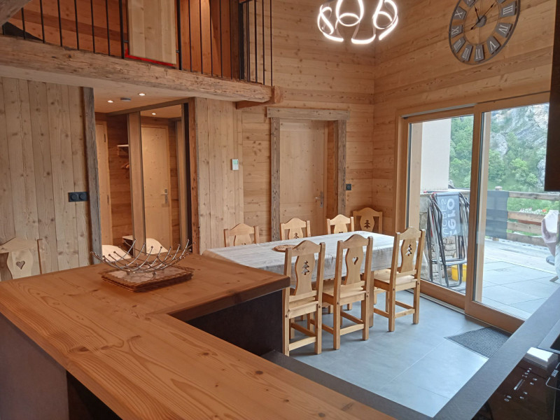 SALLE A MANGER - APPARTEMENT CHALET DERBEY - VALLOIRE LE CRET DU SERROZ - VALLOIRE RESERVATIONS  SALLE A MANGER - APPARTEMENT CHALET DERBEY - VALLOIRE LE CRET DU SERROZ - VALLOIRE RESERVATIONS