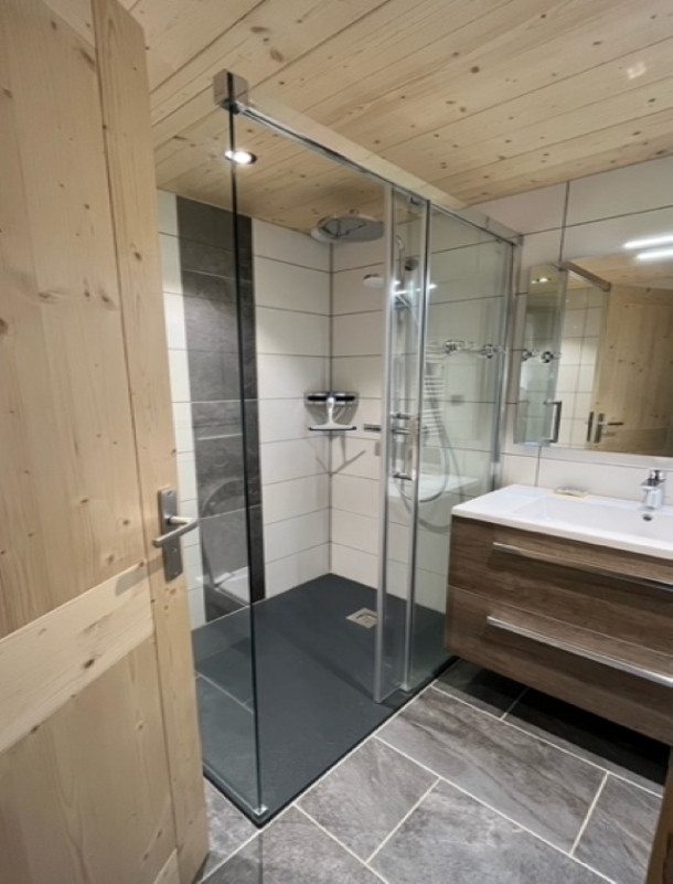 SALLE D'EAU - APPARTEMENT CHALET DERBEY - VALLOIRE LE CRET DU SERROZ - VALLOIRE RESERVATIONS  SALLE D'EAU - APPARTEMENT CHALET DERBEY - VALLOIRE LE CRET DU SERROZ - VALLOIRE RESERVATIONS
