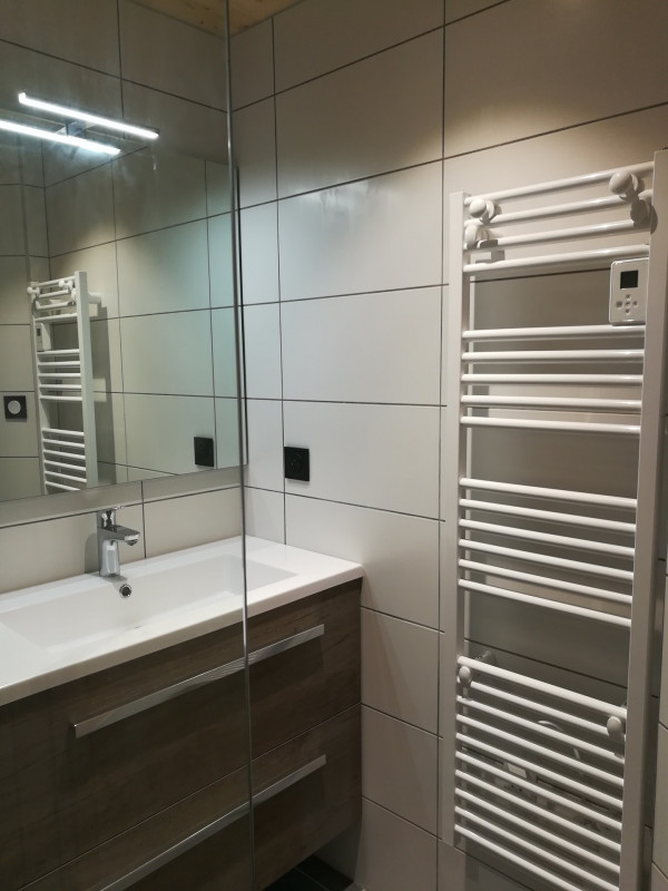 SALLE D'EAU - APPARTEMENT CHALET DERBEY - VALLOIRE LE CRET DU SERROZ - VALLOIRE RESERVATIONS 