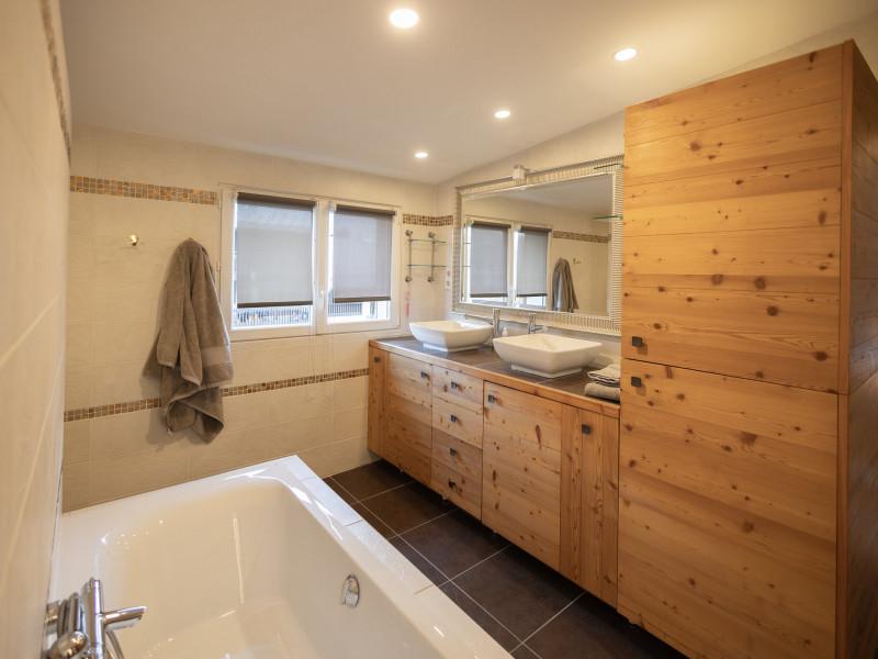 SALLE DE BAIN - APPARTEMENT 8 ET DEMI - VALLOIRE CENTRE 