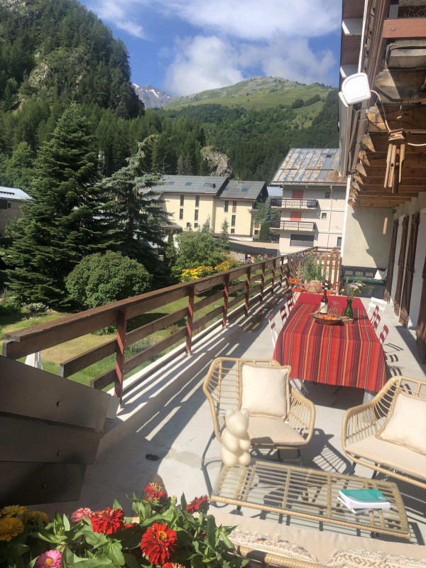 TERRASSE - APPARTEMENT 8 ET DEMI - VALLOIRE CENTRE TERRASSE - APPARTEMENT 8 ET DEMI - VALLOIRE CENTRE