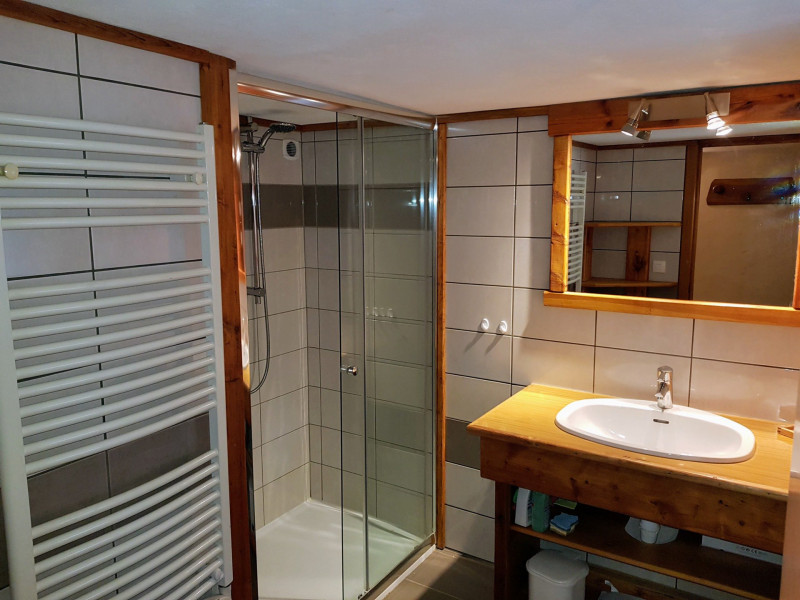 SALLE D'EAU MEZZANINE - CHALET LE TAUHARA - VALLOIRE LES CLOTS SALLE D'EAU MEZZANINE - CHALET LE TAUHARA - VALLOIRE LES CLOTS