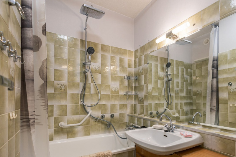 SALLE DE BAIN - STUDIO CREY DU QUART N°59 - VALLOIRE CENTRE SALLE DE BAIN - STUDIO CREY DU QUART N°59 - VALLOIRE CENTRE