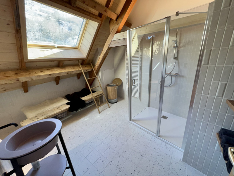 SALLE D'EAU DORTOIR- CHALET LOUIS & ROSALIE - HAMEAU DE BONNENUIT VALLOIRE SALLE D'EAU DORTOIR- CHALET LOUIS & ROSALIE - HAMEAU DE BONNENUIT VALLOIRE