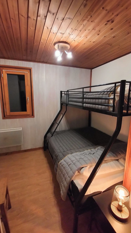 CHAMBRE - CHALET CHEZ ZEBULON- VALLOIRE LA BORGE CHAMBRE - CHALET CHEZ ZEBULON- VALLOIRE LA BORGE