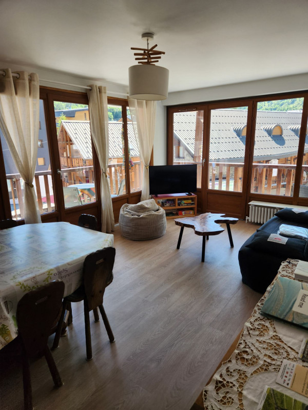 SALON - APPARTEMENT LA RESIDENCE 32 - VALLOIRE CENTRE - VALLOIRE RESERVATIONS SALON - APPARTEMENT LA RESIDENCE 32 - VALLOIRE CENTRE - VALLOIRE RESERVATIONS