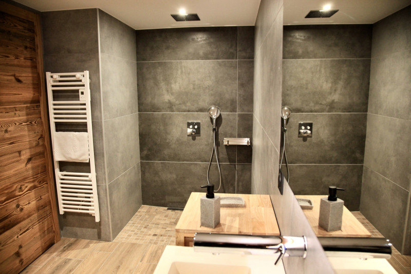 SALLE D'EAU PMR  APPARTEMENT CHALET EQUINOXE - VALLOIRE LE MOULIN BENJAMIN SALLE D'EAU PMR  APPARTEMENT CHALET EQUINOXE - VALLOIRE LE MOULIN BENJAMIN