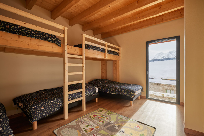 CHAMBRE RDC CUISINE - CHALET BAUD'RIEZ - LE SERROZ VALLOIRE CHAMBRE RDC CUISINE - CHALET BAUD'RIEZ - LE SERROZ VALLOIRE