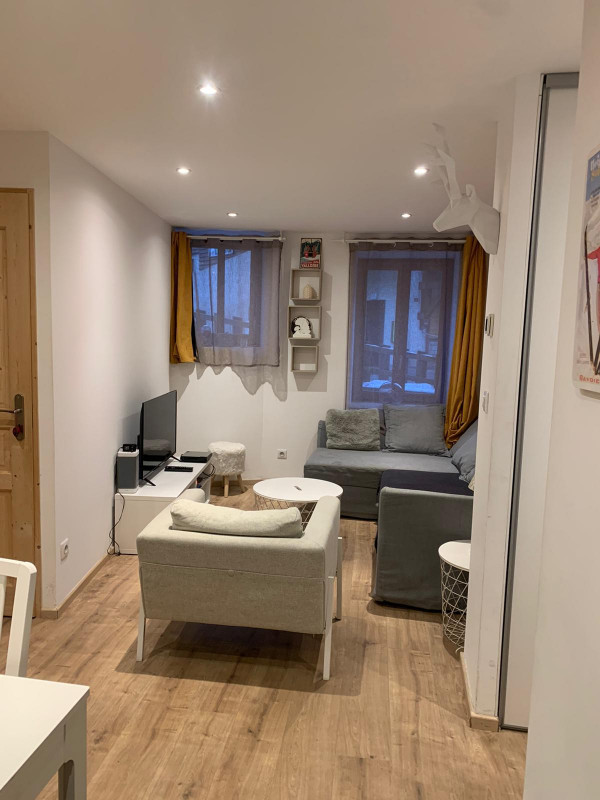 _lv_images__lot_0090070737_03_28881815