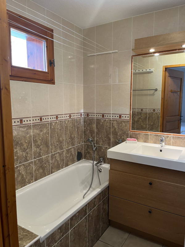 SALLE DE BAINS - CHALETS DE LA VALLEE D'OR - CAMPANULE N°200 - LES CHARBONNIERES VALLOIRE SALLE DE BAINS - CHALETS DE LA VALLEE D'OR - CAMPANULE N°200 - LES CHARBONNIERES VALLOIRE