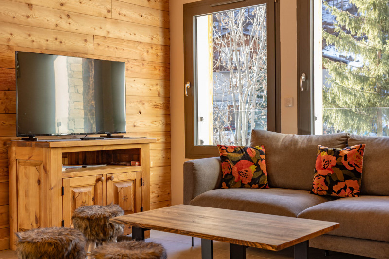 SALON TV - CHALET LE STRATO 1 - VALLOIRE CENTRE SALON TV - CHALET LE STRATO 1 - VALLOIRE CENTRE