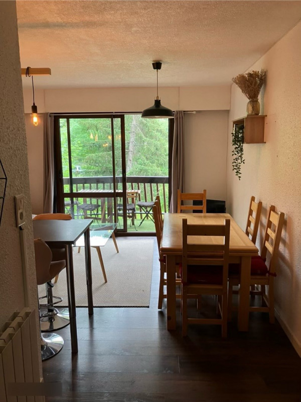 SALLE A MANGER - APPARTEMENT CREY DU QUART N°2021 - VALLOIRE CENTRE - VALLOIRE RESERVATIONS SALLE A MANGER - APPARTEMENT CREY DU QUART N°2021 - VALLOIRE CENTRE - VALLOIRE RESERVATIONS