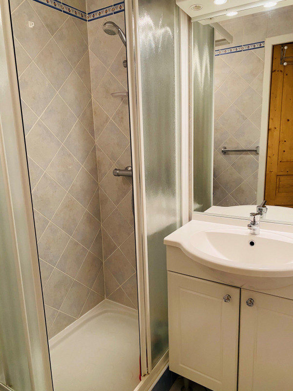 SALLE DE BAIN - APPARTEMENT BETELGEUSE 60 - VALLOIRE CENTRE 