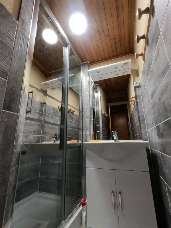 SALLE DE BAIN - APPARTEMENT TAM TAM 6 PERSONNES - VALLOIRE LES VERNEYS SALLE DE BAIN - APPARTEMENT TAM TAM 6 PERSONNES - VALLOIRE LES VERNEYS