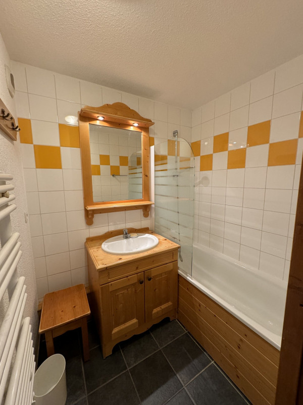SALLE DE BAINS - APPARTEMENT CHALETS DU GALIBIER I APPARTEMENT G24 - VALLOIRE MOULIN BENJAMIN SALLE DE BAINS - APPARTEMENT CHALETS DU GALIBIER I APPARTEMENT G24 - VALLOIRE MOULIN BENJAMIN