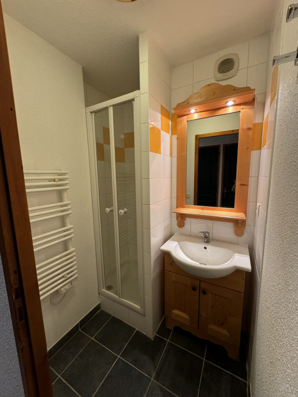 SALLE D'EAU - APPARTEMENT CHALETS DU GALIBIER I APPARTEMENT G24 - VALLOIRE MOULIN BENJAMIN SALLE D'EAU - APPARTEMENT CHALETS DU GALIBIER I APPARTEMENT G24 - VALLOIRE MOULIN BENJAMIN