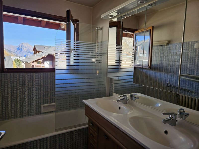 SALLE DE BAIN - APPARTEMENT LES CHARDONNETS B7 - VALLOIRE CENTRE SALLE DE BAIN - APPARTEMENT LES CHARDONNETS B7 - VALLOIRE CENTRE