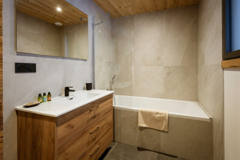 SALLE DE BAIN- CHALET LE CERVIN - VALLOIRE LES VERNEYS- SALLE DE BAIN- CHALET LE CERVIN - VALLOIRE LES VERNEYS-