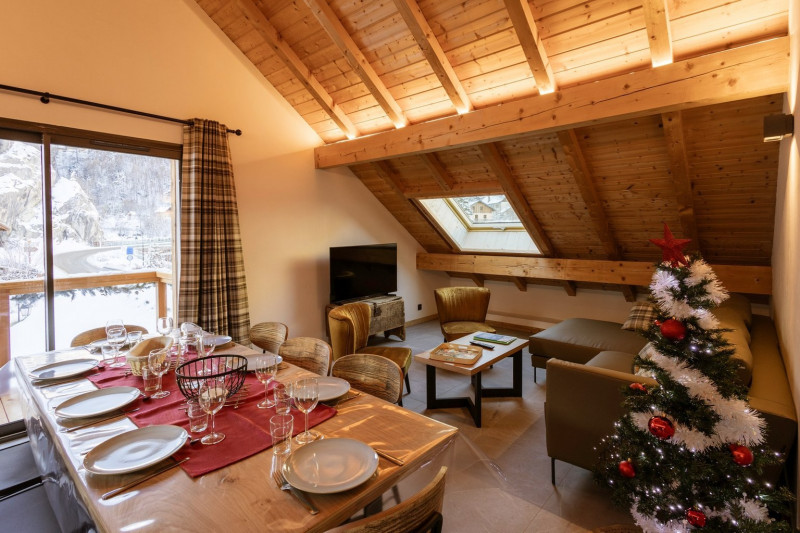 COIN REPAS - CHALET LE STRATO 2 - VALLOIRE CENTRE COIN REPAS - CHALET LE STRATO 2 - VALLOIRE CENTRE