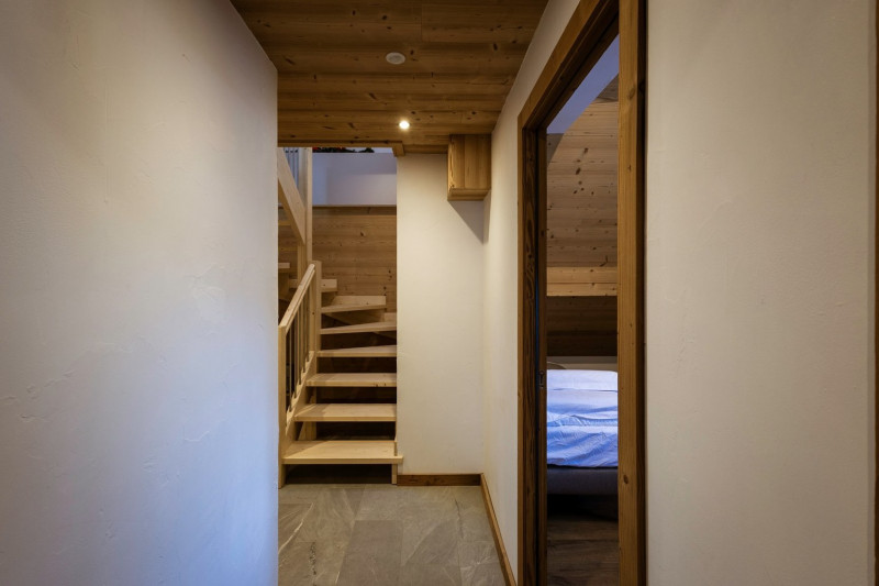 ACCES ETAGE - CHALET LE STRATO 2 - VALLOIRE CENTRE ACCES ETAGE - CHALET LE STRATO 2 - VALLOIRE CENTRE