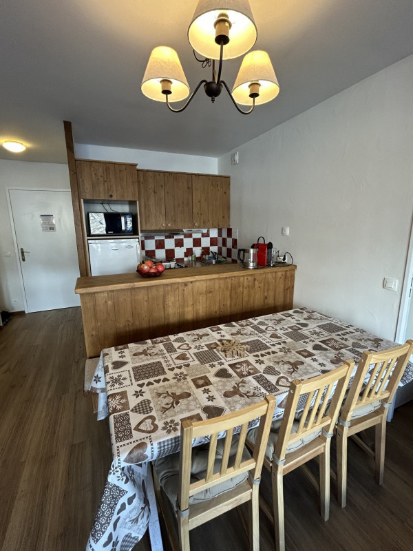 COIN REPAS - APPARTEMENT CHALETS DE VALORIA AZURITE 02 - LES CHARBONNIERES VALLOIRE COIN REPAS - APPARTEMENT CHALETS DE VALORIA AZURITE 02 - LES CHARBONNIERES VALLOIRE