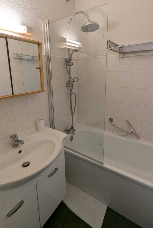 SALLE DE BAINS - STUDIO VALLEE D'OR 13- VALLOIRE CENTRE-VALLOIRE RESERVATIONS  SALLE DE BAINS - STUDIO VALLEE D'OR 13- VALLOIRE CENTRE-VALLOIRE RESERVATIONS