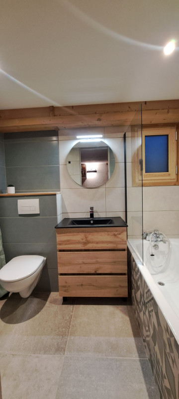 SALLE DE BAINS - STUDIO BERGERS 110 - VALLOIRE CENTRE - LE CLOS DES ETOILES