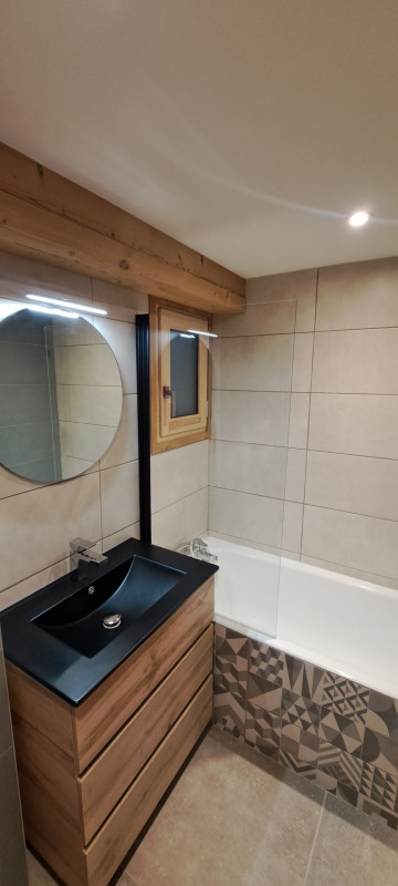 SALLE DE BAINS - STUDIO BERGERS 110 - VALLOIRE CENTRE - LE CLOS DES ETOILES SALLE DE BAINS - STUDIO BERGERS 110 - VALLOIRE CENTRE - LE CLOS DES ETOILES