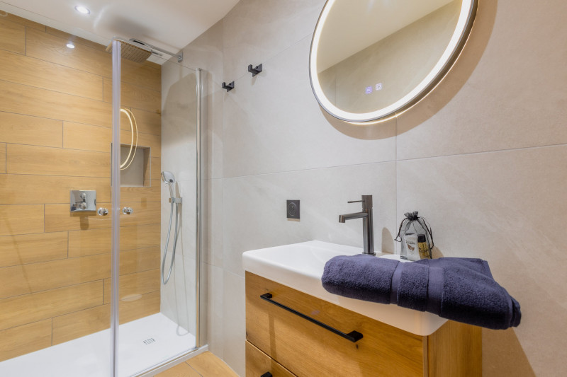 SALLE D'EAU 3 - CHALET ESKIMO - CHOSEAUX VILLE VALLOIRE - VALLOIRE RESERVATIONS SALLE D'EAU 3 - CHALET ESKIMO - CHOSEAUX VILLE VALLOIRE - VALLOIRE RESERVATIONS