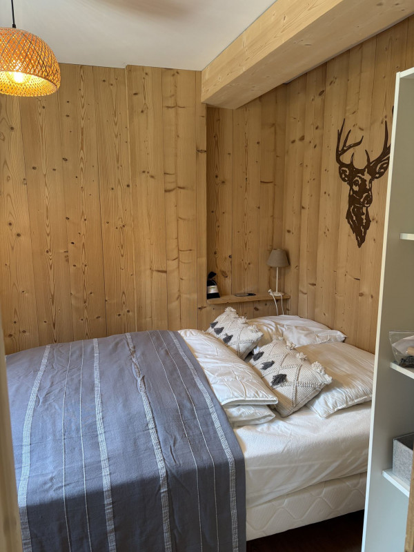 CHAMBRE - CHALET LES MARMOTTES - APPARTEMENT RDC - VALLOIRE CENTRE