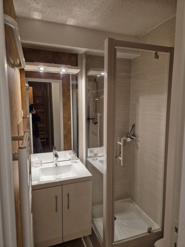 SALLE DE BAINS - STUDIO BETELGEUSE 66 - LE CLOS DES ETOILES VALLOIRE CENTRE SALLE DE BAINS - STUDIO BETELGEUSE 66 - LE CLOS DES ETOILES VALLOIRE CENTRE