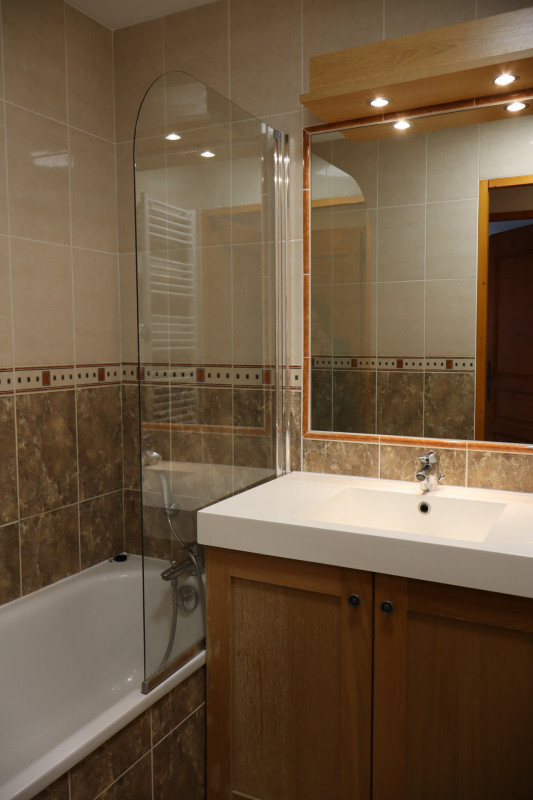 SALLE DE BAIN - APPARTEMENT CHALETS DE LA VALLEE D'OR ASTER 203 - CHARBONNIERES VALLOIRE