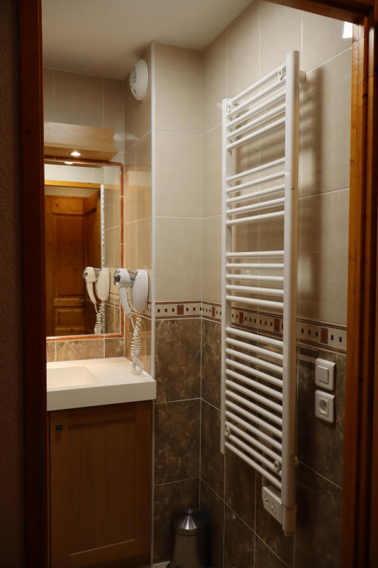SALLE DE BAIN - APPARTEMENT CHALETS DE LA VALLEE D'OR ASTER 203 - CHARBONNIERES VALLOIRE