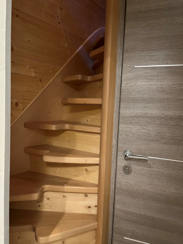 ESCALIER ACCES MEZZANINE - APPARTEMENT ROYAL NEIGE 26 - VALLOIRE CENTRE