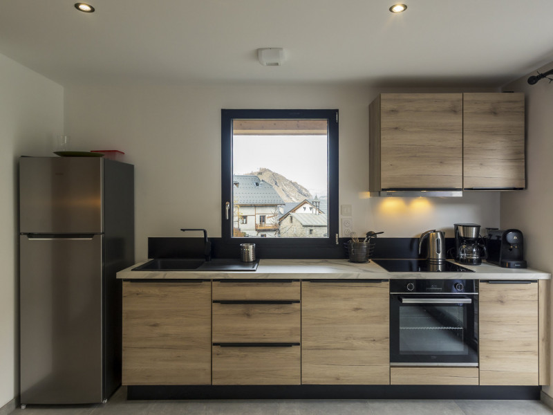 CUISINE -APPARTEMENT LA CASSES BAS - VALLOIRE LES CASSES