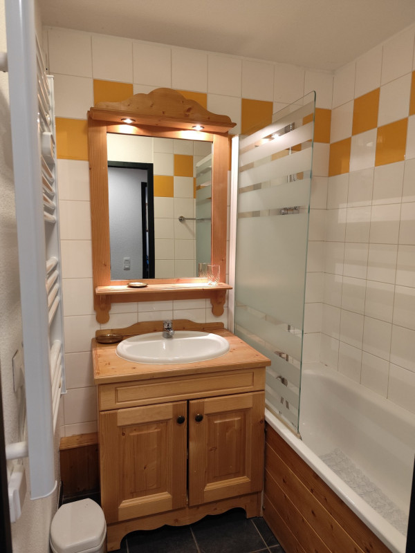 SALLE DE BAIN- APPARTEMENT A08 CHALETS DU GALIBIER 1 - VALLOIRE MOULIN BENJAMIN