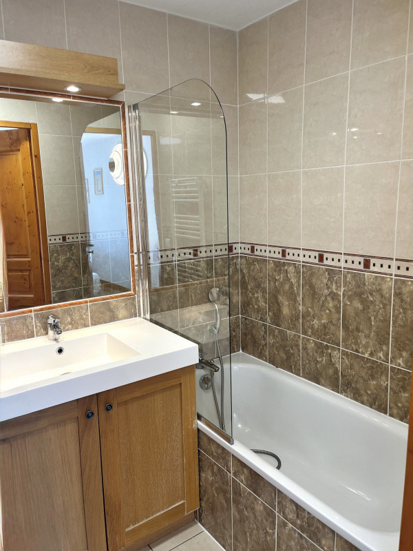 SALLE DE BAIN - APPARTEMENT PENSEE 200 CHALETS DE LA VALLEE D'OR - VALLOIRE LES CHARBONNIERES SALLE DE BAIN - APPARTEMENT PENSEE 200 CHALETS DE LA VALLEE D'OR - VALLOIRE LES CHARBONNIERES
