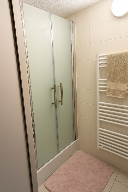 SALLE D'EAU - HAMEAU DE VALLOIRE APPARTEMENT 201 - VALLOIRE LES CHOSEAUX SALLE D'EAU - HAMEAU DE VALLOIRE APPARTEMENT 201 - VALLOIRE LES CHOSEAUX