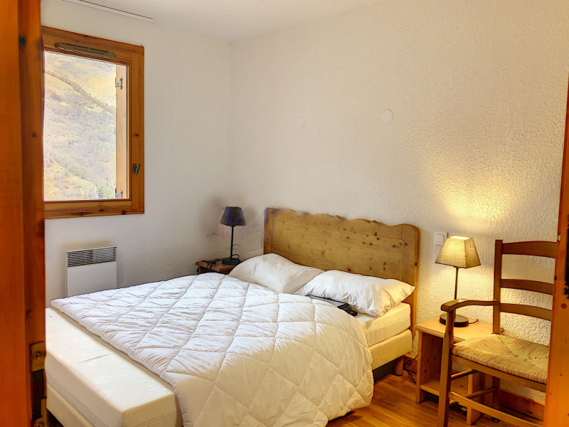 CHAMBRE 1 - APPARTEMENT CHALETS DE LA VALLEE D'OR ASTER 202 - CHARBONNIERES VALLOIRE 