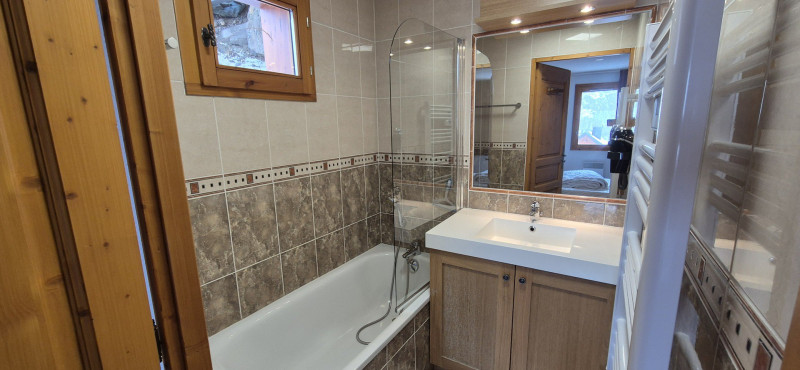 SALLE DE BAIN - APPARTEMENT CHALETS DE LA VALLEE D'OR ASTER 202 - CHARBONNIERES VALLOIRE 