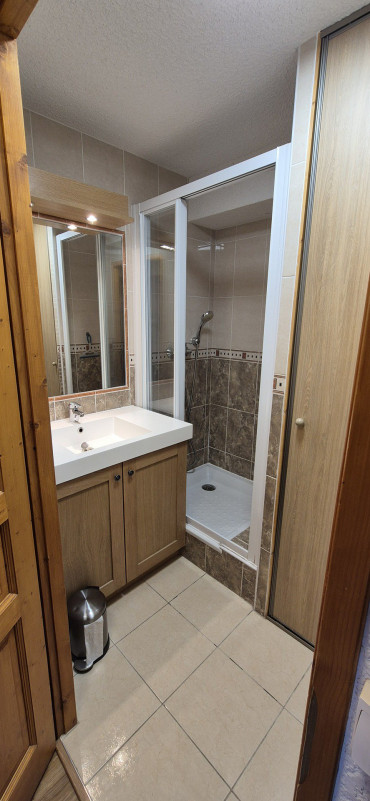 SALLE D'EAU - APPARTEMENT CHALETS DE LA VALLEE D'OR ASTER 202 - CHARBONNIERES VALLOIRE SALLE D'EAU - APPARTEMENT CHALETS DE LA VALLEE D'OR ASTER 202 - CHARBONNIERES VALLOIRE