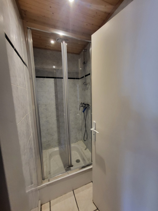 SALLE D'EAU- APPARTEMENT CHALET PIERROT N°2 - VALLOIRE CENTRE SALLE D'EAU- APPARTEMENT CHALET PIERROT N°2 - VALLOIRE CENTRE