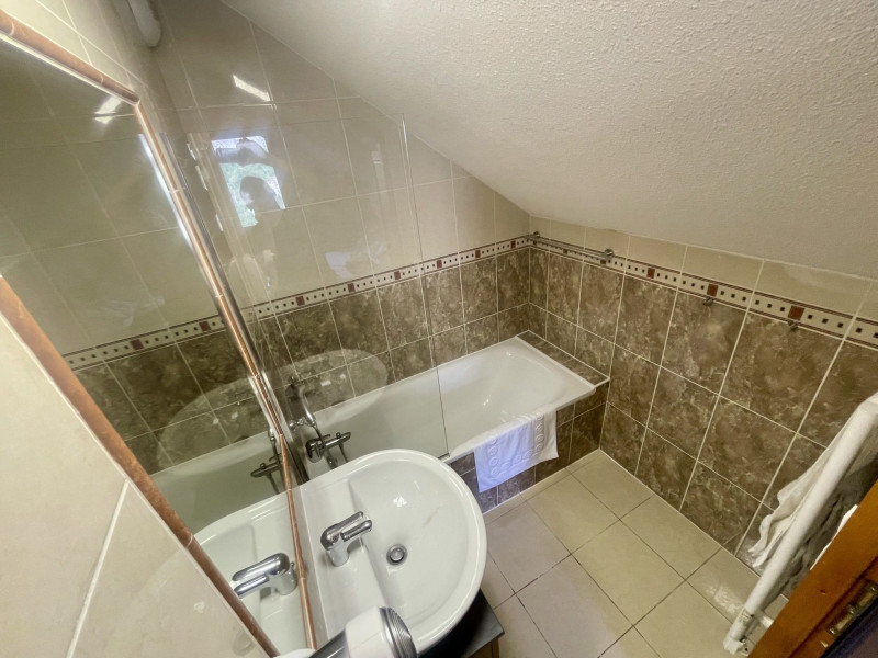 SALLE DE BAINS - APPARTEMENT CHALETS DE LA VALLEE D'OR CAMPANULE N°301 - VALLOIRE LES CHARBONNIERES SALLE DE BAINS - APPARTEMENT CHALETS DE LA VALLEE D'OR CAMPANULE N°301 - VALLOIRE LES CHARBONNIERES