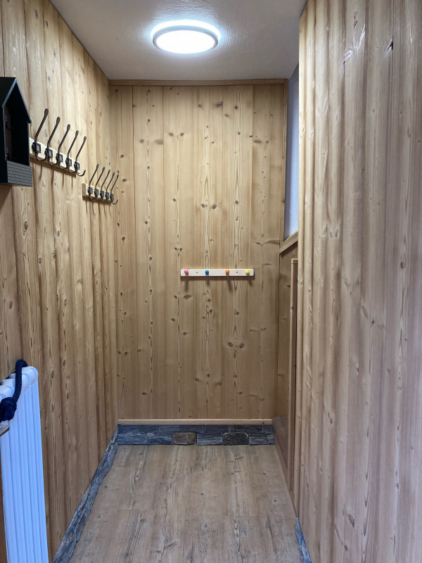 ENTREE - APPARTEMENT RESIDENCE LE GALIBIER N°4 - VALLOIRE CENTRE - VALLOIRE RESERVATIONS ENTREE - APPARTEMENT RESIDENCE LE GALIBIER N°4 - VALLOIRE CENTRE - VALLOIRE RESERVATIONS