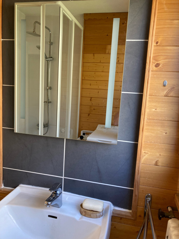 SALLE D'EAU - APPARTEMENT RESIDENCE LE GALIBIER N°4 - VALLOIRE CENTRE - VALLOIRE RESERVATIONS SALLE D'EAU - APPARTEMENT RESIDENCE LE GALIBIER N°4 - VALLOIRE CENTRE - VALLOIRE RESERVATIONS